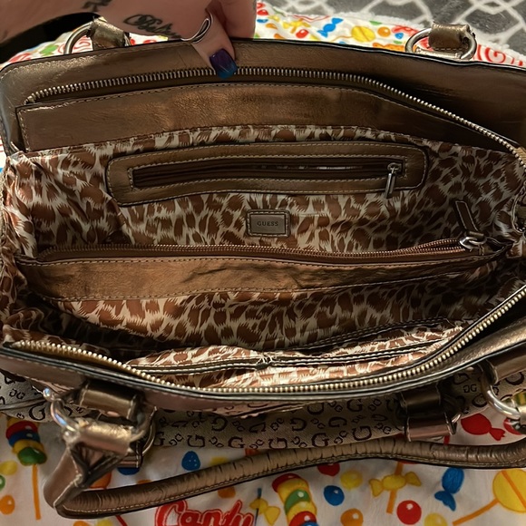 Guess purse - Picture 8 of 8